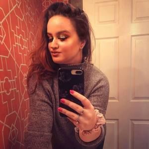 Meet your Posher, Larissa